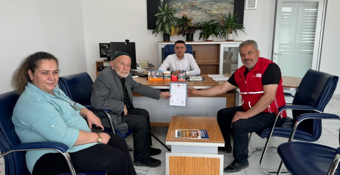 Avanoslu vatandaş bahçeli evini Türk Kızılay’ına bağışladı