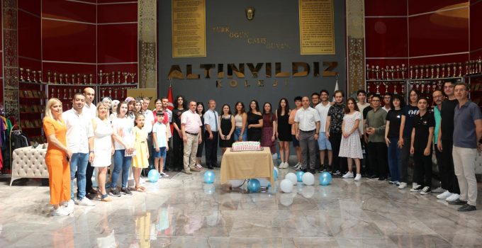 2024 YKS’nin Altınyıldızlı Şampiyonları Lise Kampüsünde Türkiye ve Nevşehir Derecelerini Kutladı