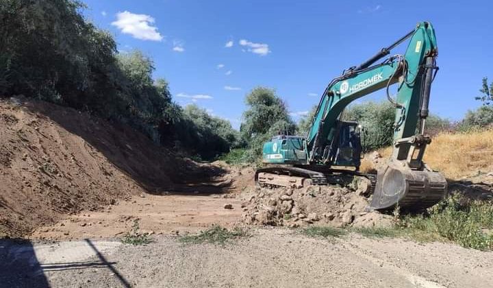 Karapınar Beldesindeki Dere Yatakları Temizleniyor