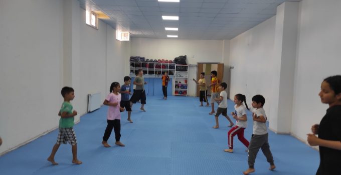 Gençler ve Öğrenciler Taekwondo Kursunda buluştu