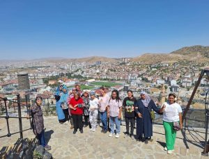 Gezi turu ile Özel bireyler Kayaşehir’i keşfetti