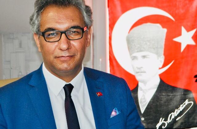 Türk Eğitim Sen Başkanı Urgenç; Yaşasın Cumhuriyet