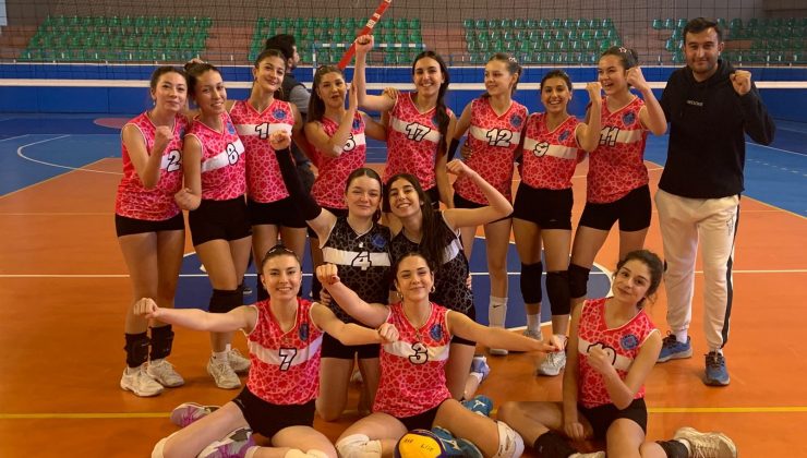 Altınyıldız Koleji Lise Kız Voleybol Takımı Fark yaratıyor