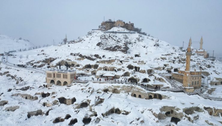 Kar’lı Kayaşehir, eşsiz manzarasıyla büyülüyor