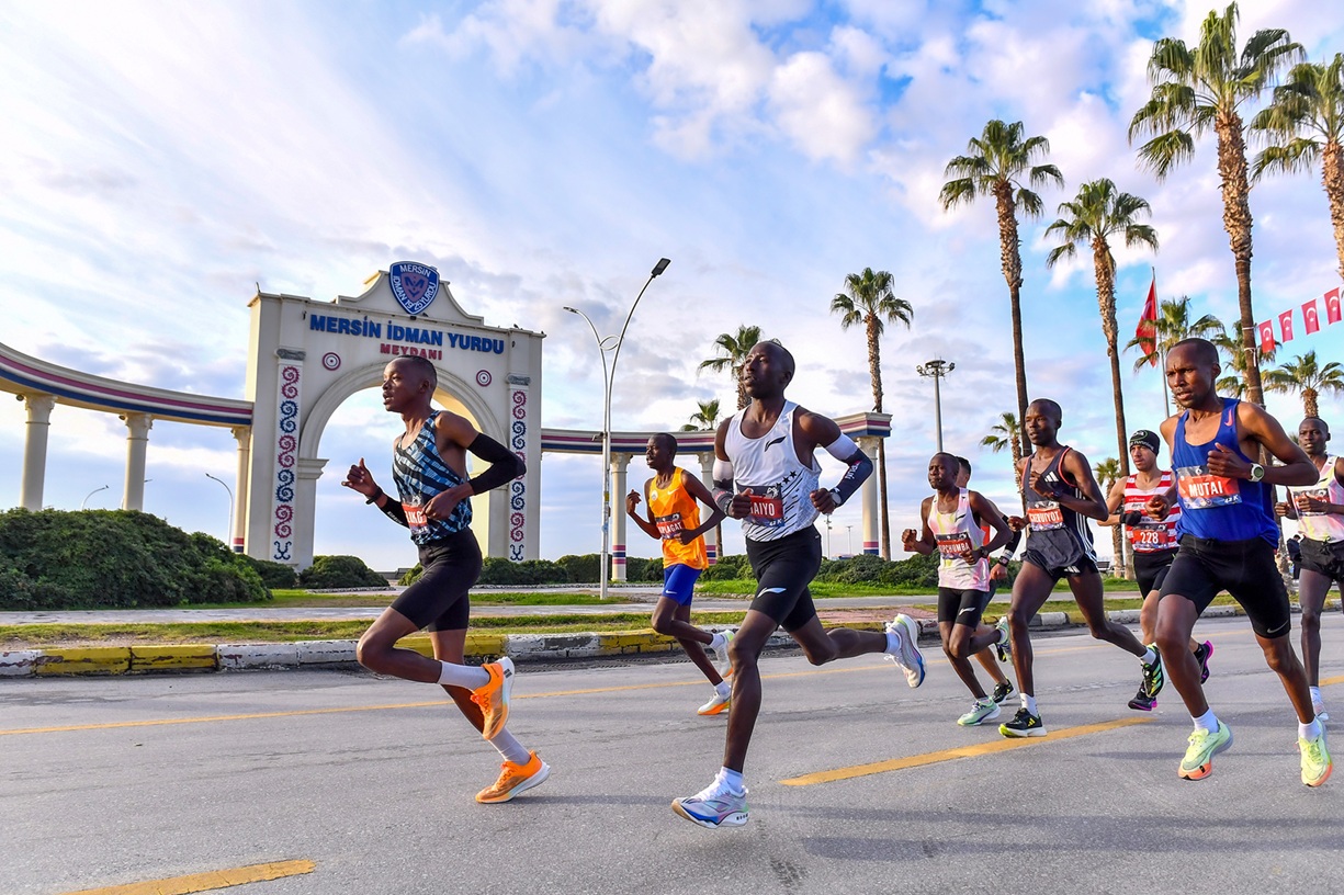 Sporcular, dünyanın en iyi maraton parkurunda koşmaya hazırlanıyor