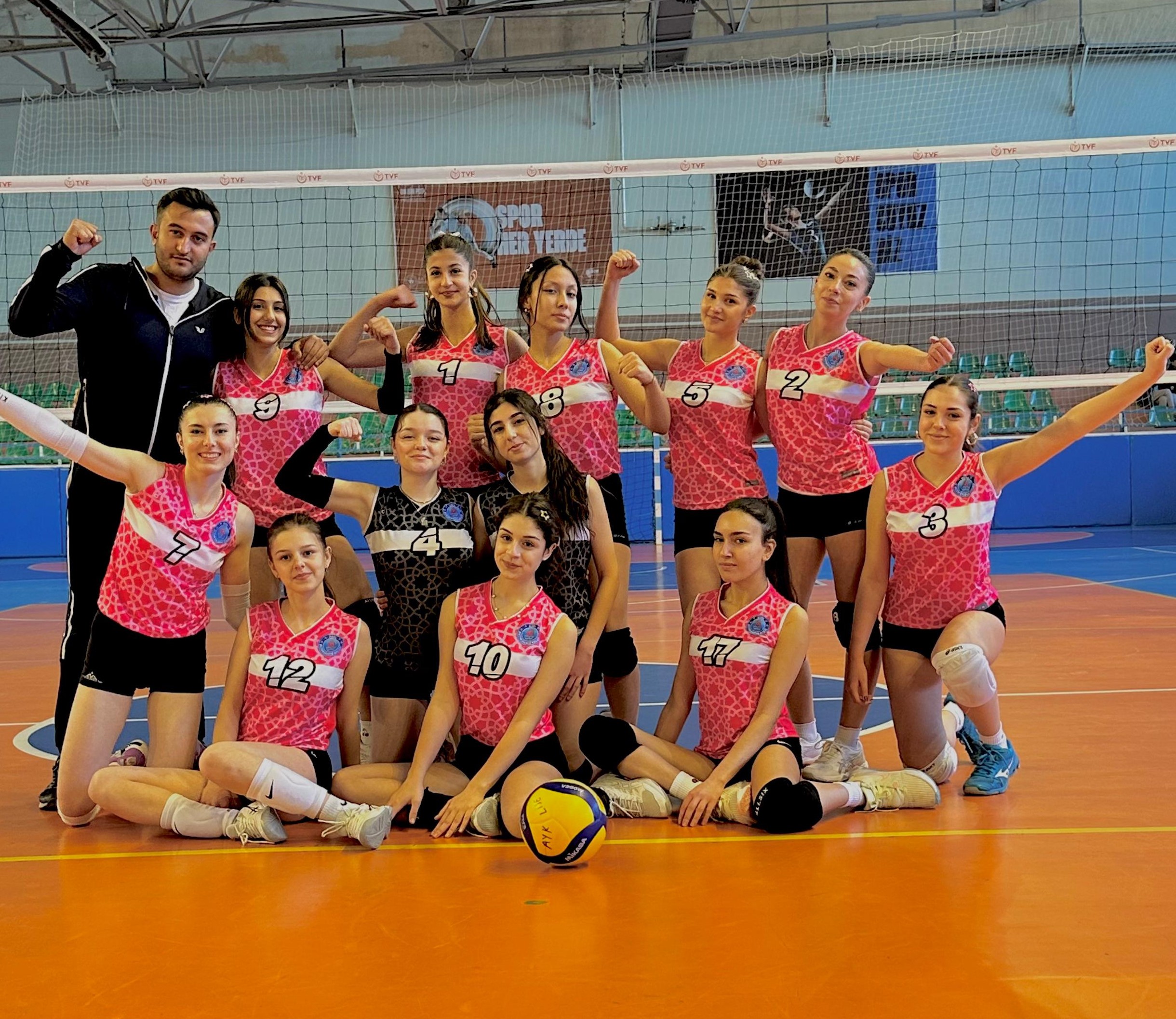 Altınyıldız Fen Ve Anadolu Lisesi Kız Voleybol Takımı Adım Adım Finale