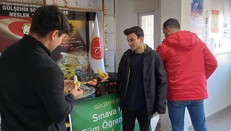 Gülşehir Belediyesi’nden Sınav Haftasında Meyve İkramı