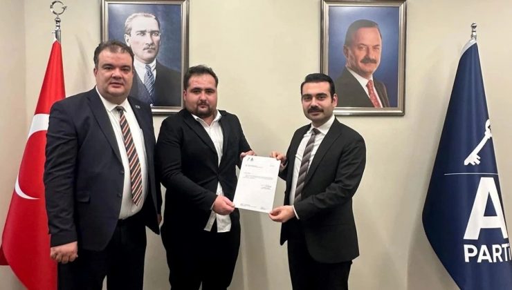 Anahtar Parti İl Gençlik Kolları Başkanı Eren Topaç oldu