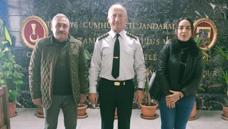 Ressam Kartal’dan Jandarma Komutanı Öksüz’e Hediye