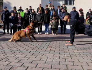 Jandarmadan Çocuklara Hem Bilgi Hem Eğlence!