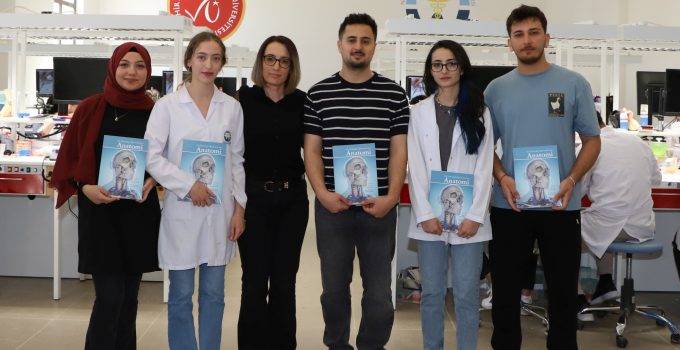Diş Hekimliği Fakültesi’nde Başarılı Öğrenciler Kitap ile Ödüllendirildi