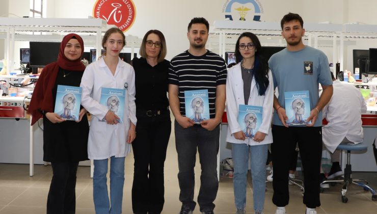 Diş Hekimliği Fakültesi’nde Başarılı Öğrenciler Kitap ile Ödüllendirildi