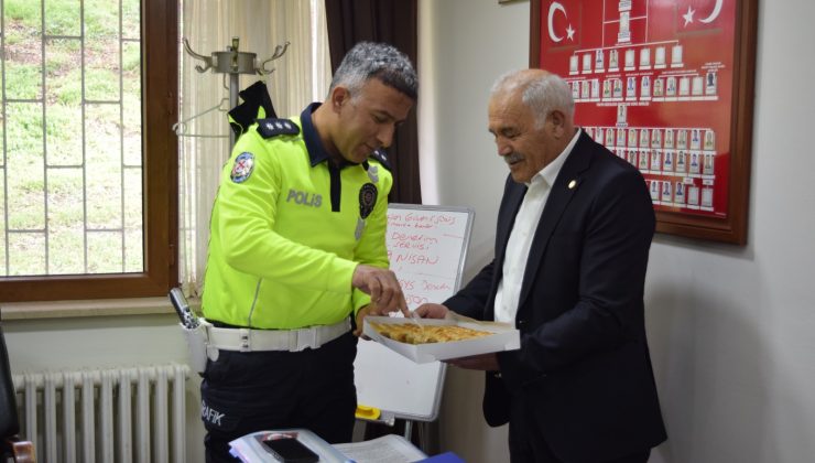 Birlik Başkanı Pınarbaşı’dan Emniyet Mensuplarına Tatlı İkramlı Kutlama
