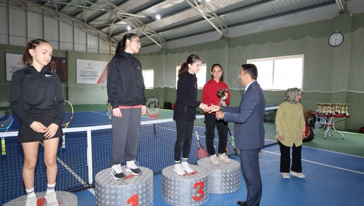 Altınyıldız İlköğretim Kurumu Öğrencilerinden Kort Tenisinde Büyük Başarı