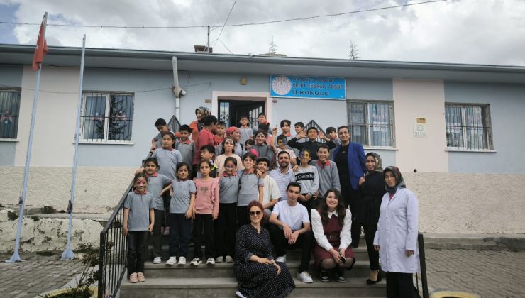 NEVÜ Öğrencilerinden Alacaşar Şehit Cebrail Akgöz İlkokulu’na Anlamlı Yardım
