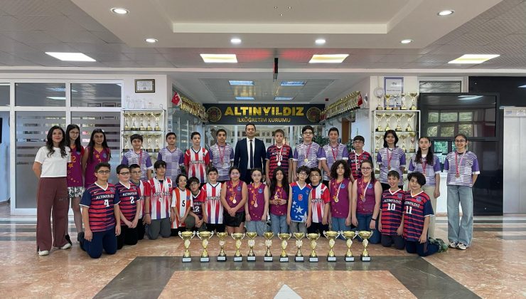 Altınyıldız İlköğretim Kurumu Bütün Kupaları Aldı