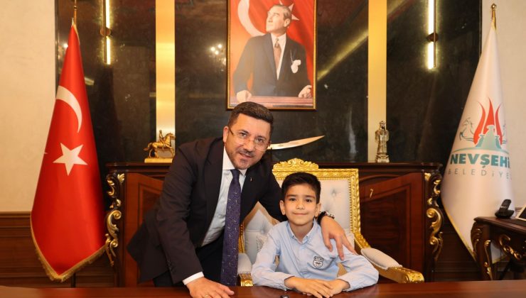 Başkan Arı, 23 Nisan’da Koltuğu Çocuklara Devretti